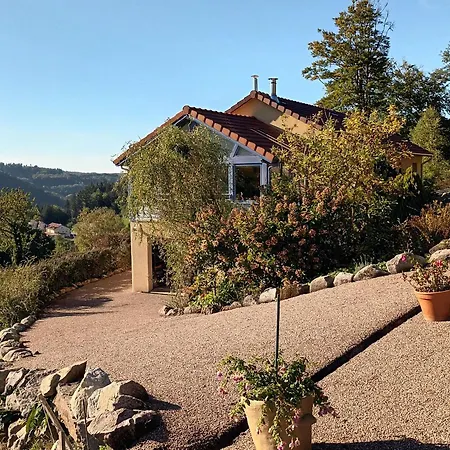 Holiday home A La Montagne Avec Cheminee, Wifi Et Joli Terrain - Fr-1-589-179 *