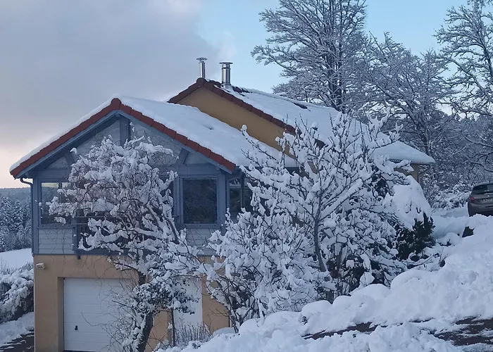 A La Montagne Avec Cheminee, Wifi Et Joli Terrain - Fr-1-589-179 *